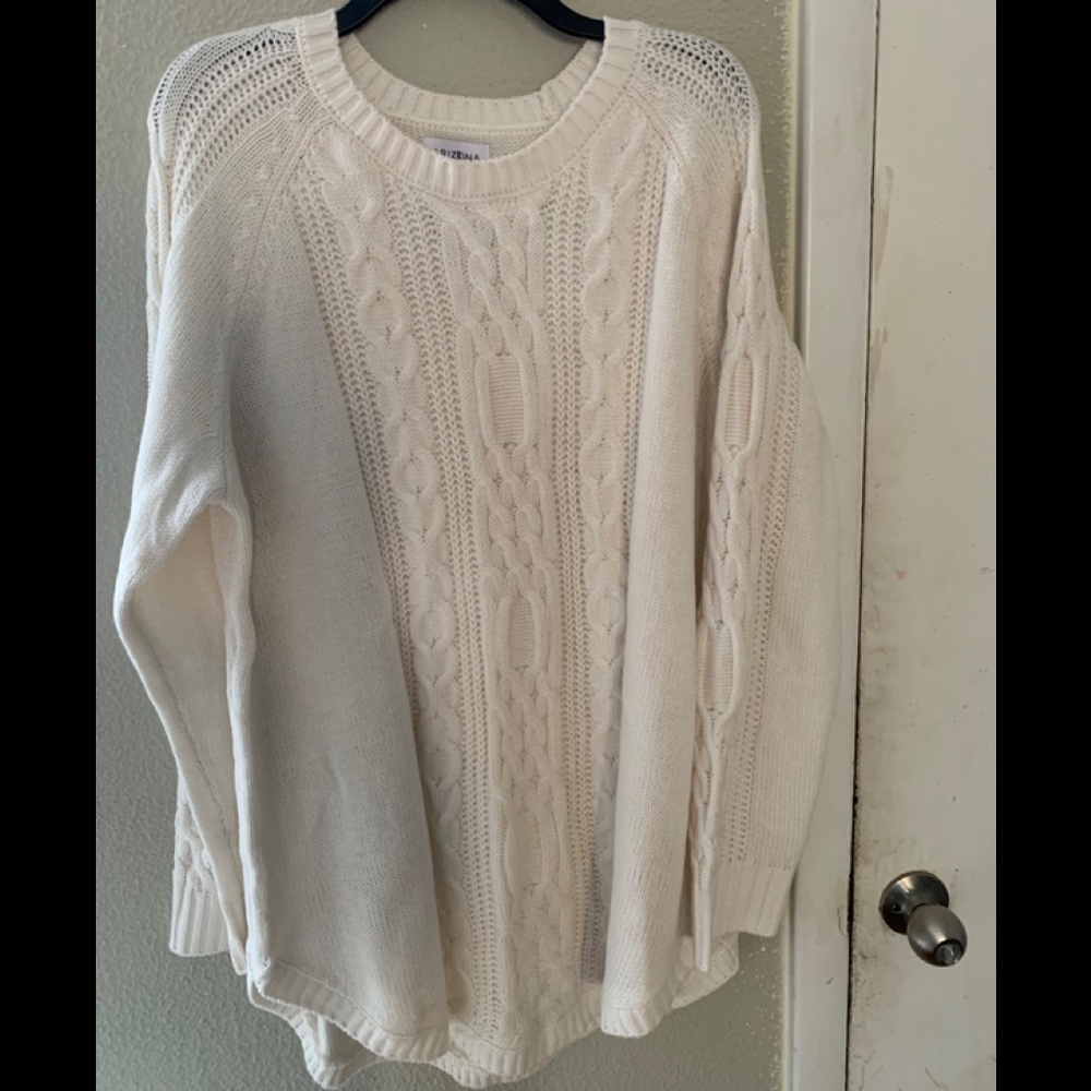Arizona - long sleeved cable knit sweater